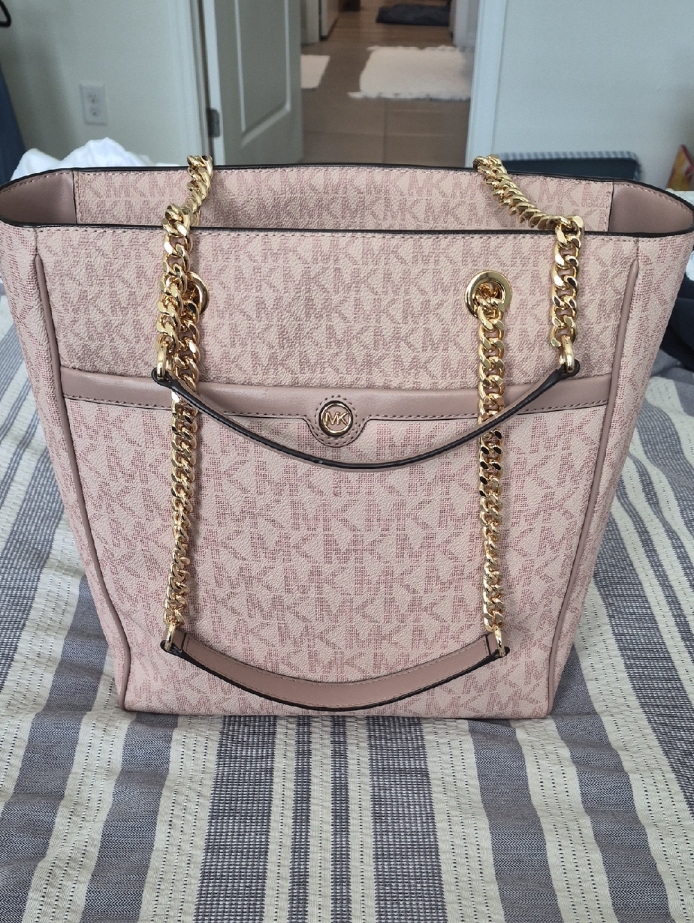 NWOT Michael Kors Blush Signature Chain Tote with Gold Hardware